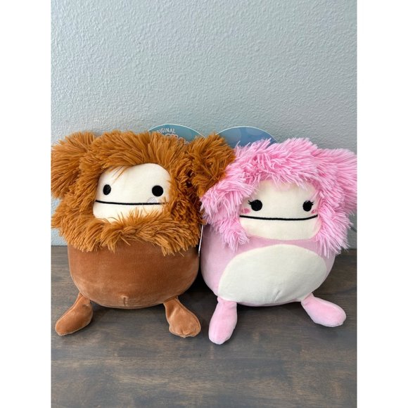 Squishmallows Brina The Bigfoot 5" - Peluche Mini Rosa, Lavabile, Nuovo